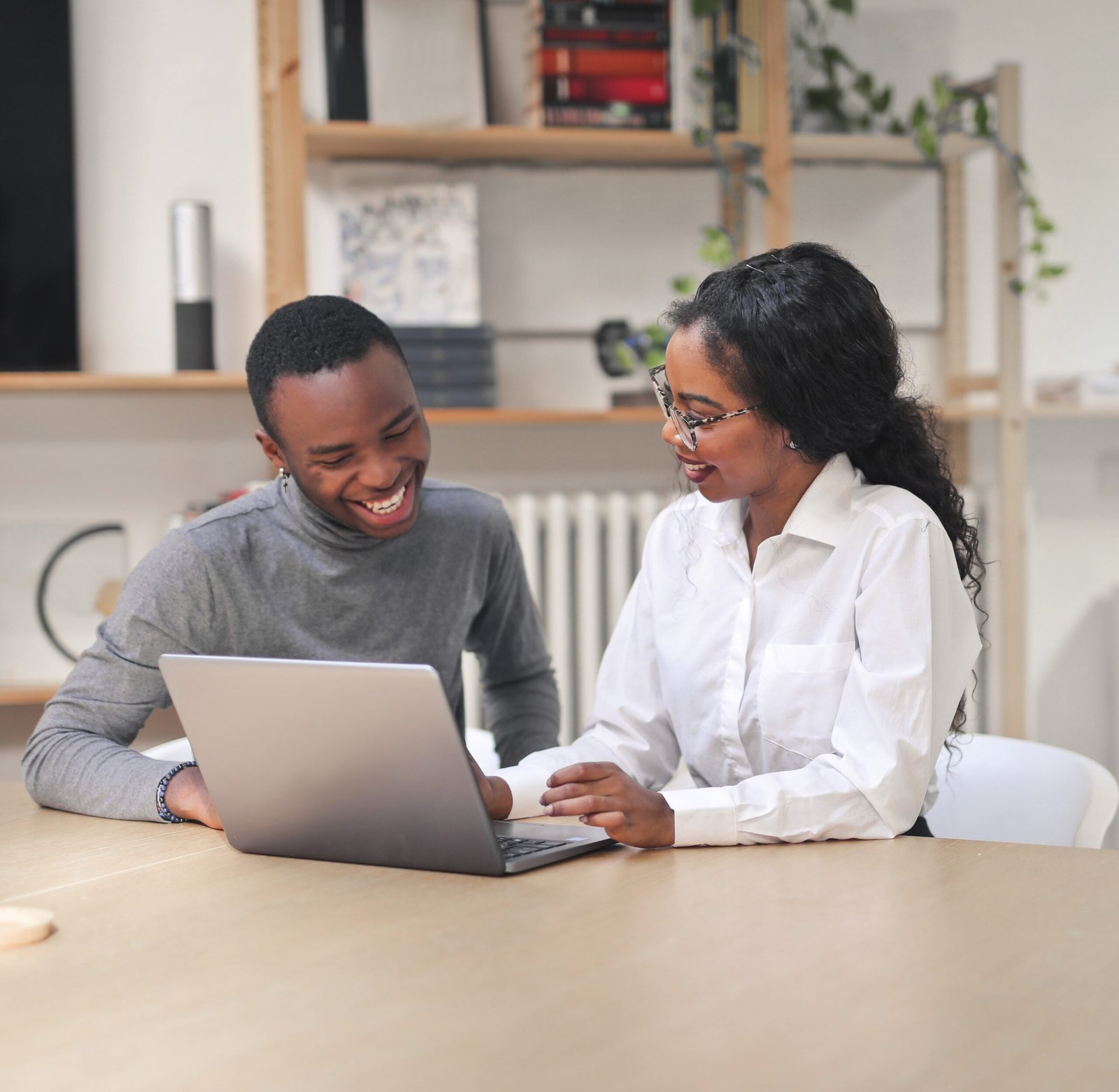 Image pour amener des personnes a s'inscrire sur le site web de ames-company entreprise de consulting au cameroun